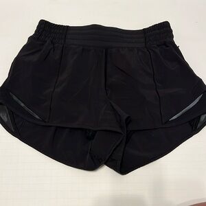 Lululemon Hotty Hot 2.5” Black size 4 High Rise